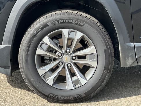 Used 2025 Chevrolet Equinox LT AWD/4WD image 13