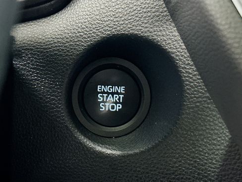 Used 2025 Toyota Corolla Cross LE image 20