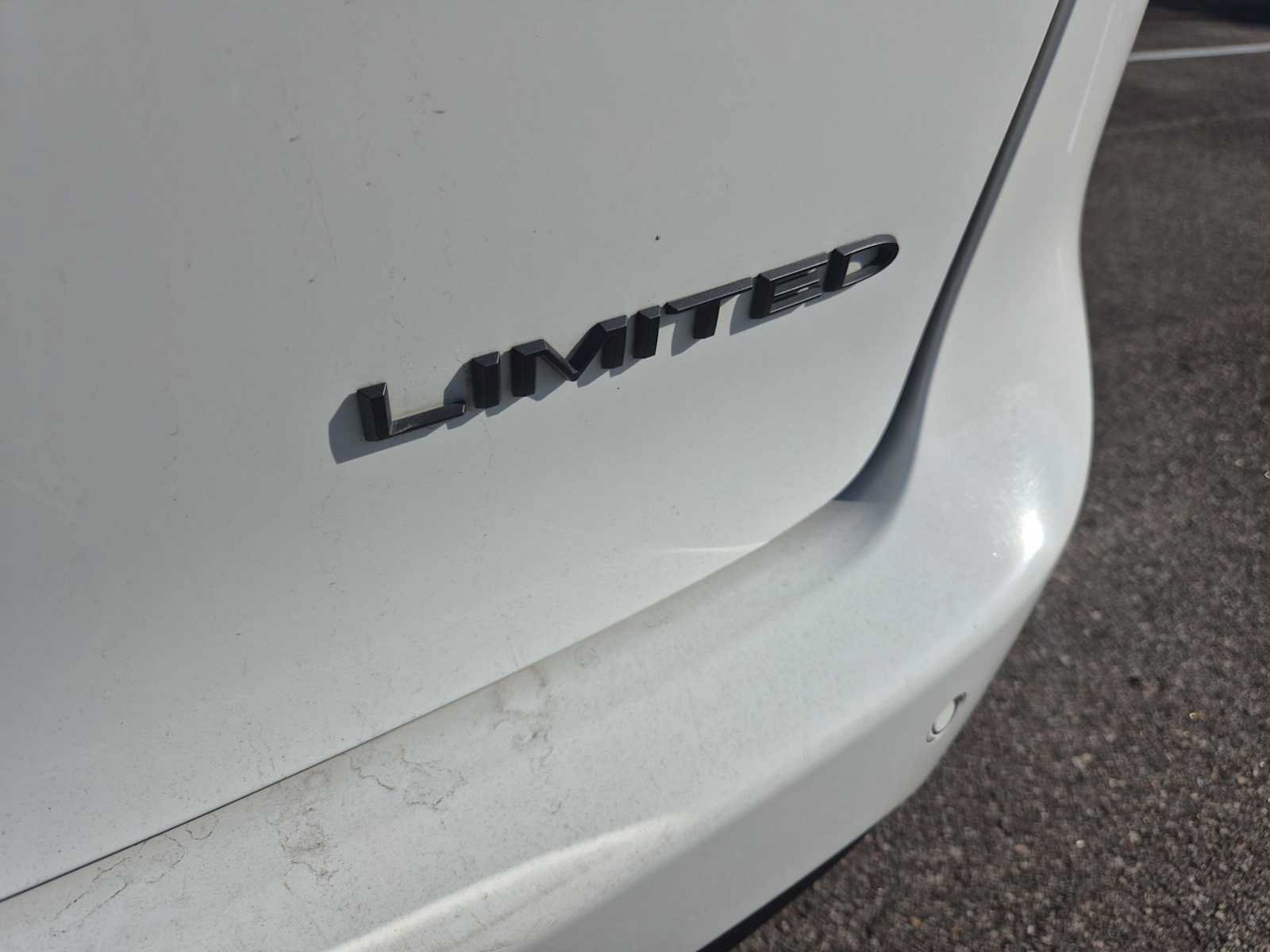 Used 2025 Chrysler Pacifica Limited FWD image 7