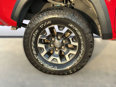 Used 2020 Toyota Tacoma TRD Off-Road AWD/4WD image 13