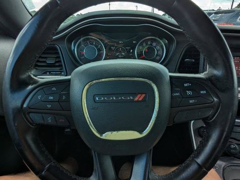 Used 2016 Dodge Challenger SXT image 17