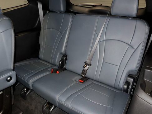 Used 2024 Buick Enclave Premium image 25