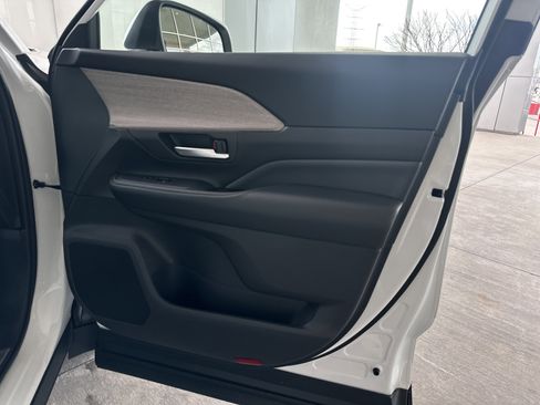 Certified 2024 Toyota Grand Highlander XLE image 12