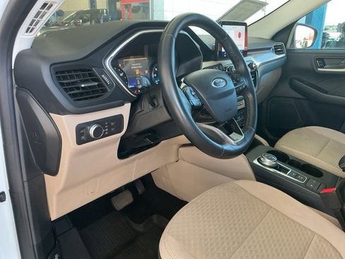 Used 2022 Ford Escape SE w/ Convenience Package image 16