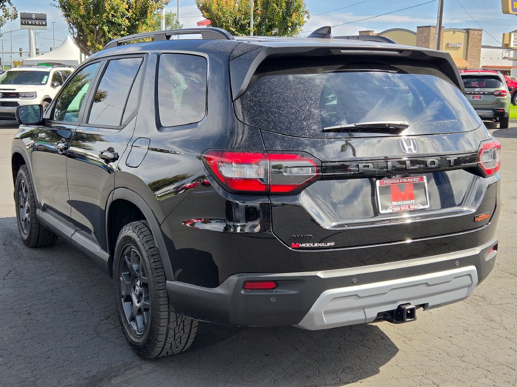 Used 2025 Honda Pilot TrailSport image 6