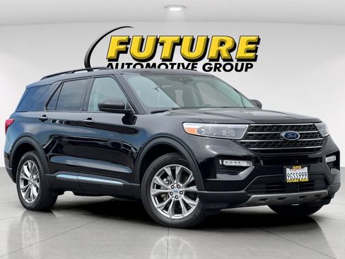 Certified 2022 Ford Explorer XLT w/ Equipment Group 202A AWD/4WD image 1