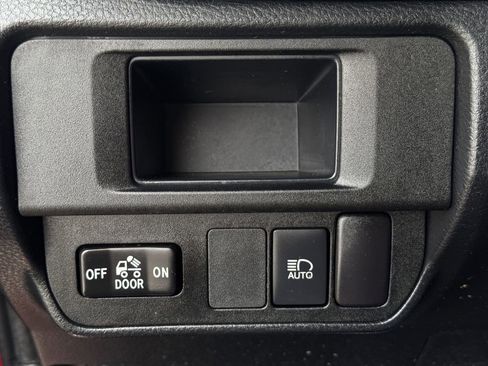 Used 2018 Toyota Tacoma SR w/ SR Convenience Package image 20