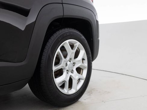 Used 2016 Jeep Renegade Latitude FWD image 20