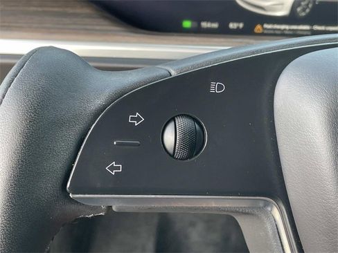 Used 2022 Tesla Model X image 8