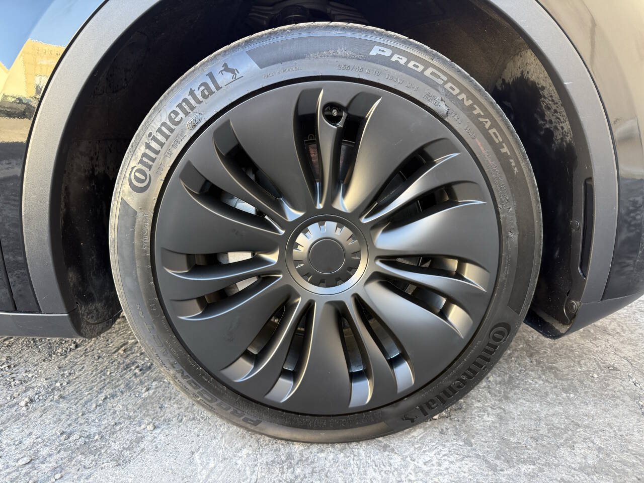 Used 2023 Tesla Model Y Long Range AWD/4WD image 31