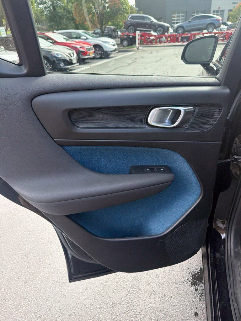Used 2023 Volvo XC40 Recharge Plus w/ Protection Package Premier AWD/4WD image 8