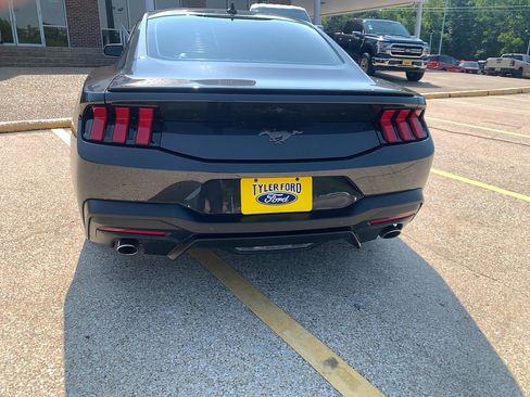Used 2024 Ford Mustang Premium image 9
