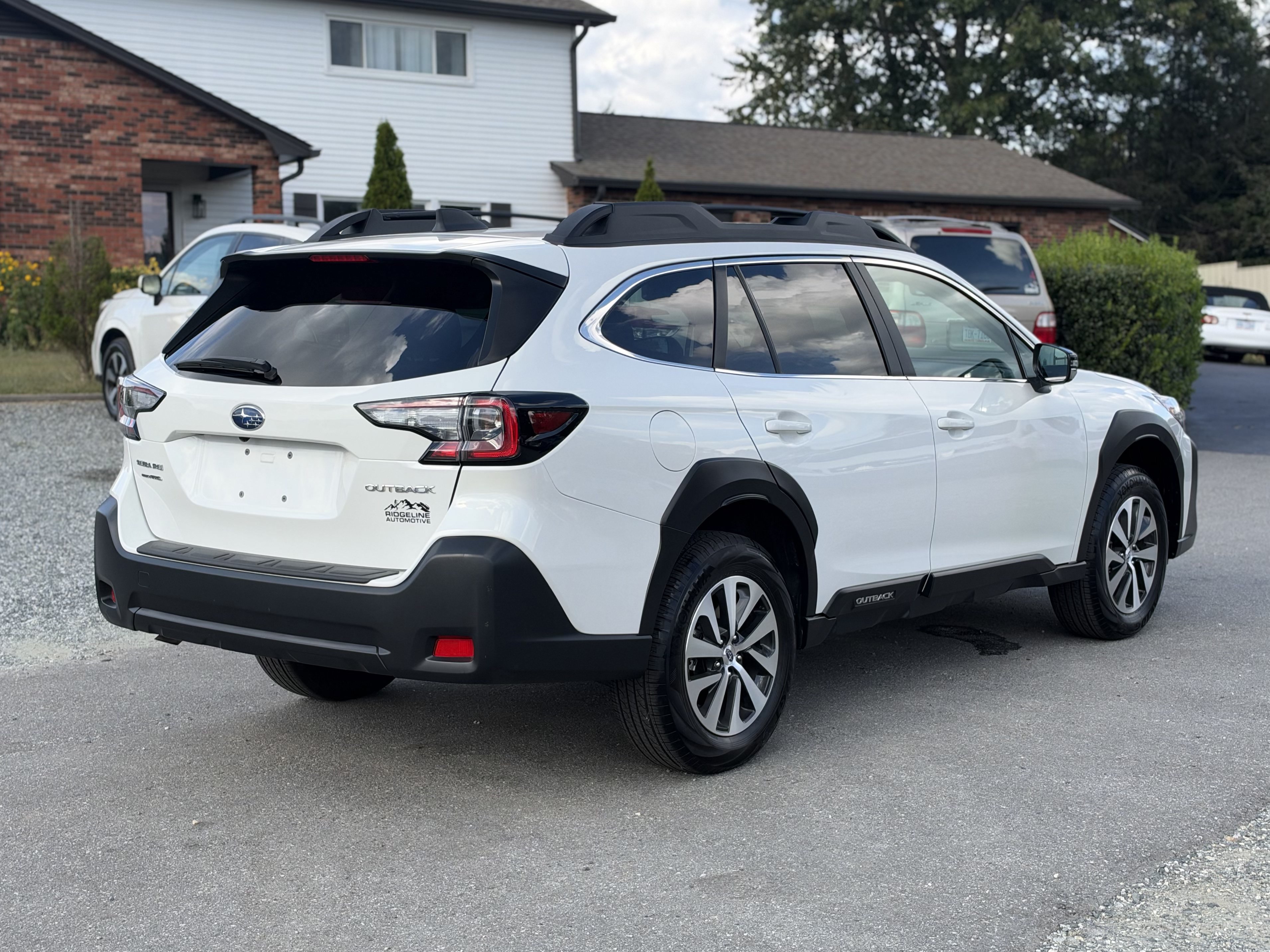 Used 2025 Subaru Outback Premium AWD/4WD image 3