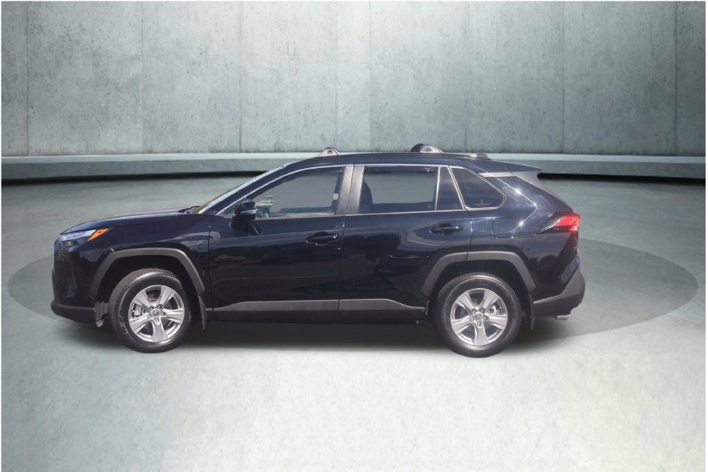 Used 2025 Toyota RAV4 XLE AWD/4WD image 13