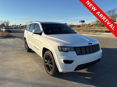 Used 2018 Jeep Grand Cherokee Altitude image 1