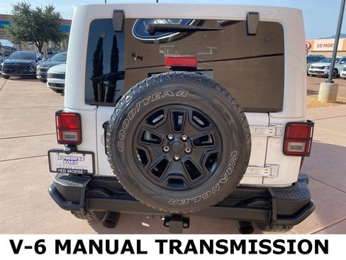 Used 2013 Jeep Wrangler Unlimited Sahara image 9