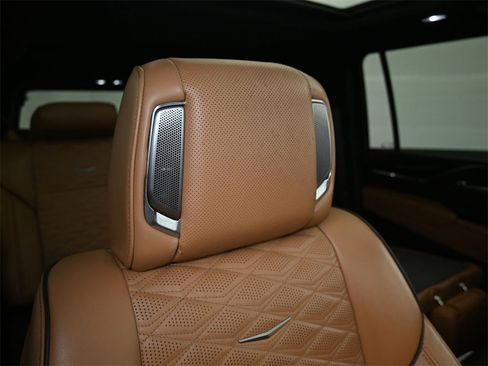 Used 2022 Cadillac Escalade ESV Sport w/ Touring Package image 19