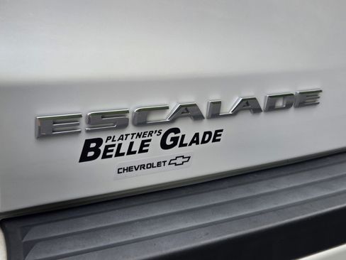 Certified 2018 Cadillac Escalade ESV Platinum RWD image 17