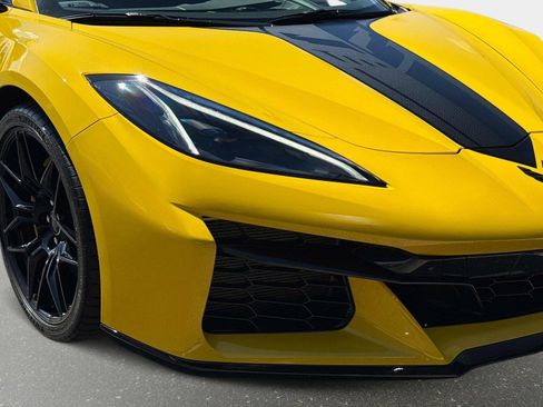Used 2025 Chevrolet Corvette Z06 RWD image 9