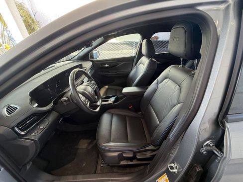 Used 2025 Buick Envista Sport Touring image 27