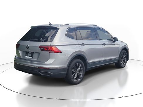 Used 2022 Volkswagen Tiguan SE w/ Panoramic Sunroof Package FWD image 7