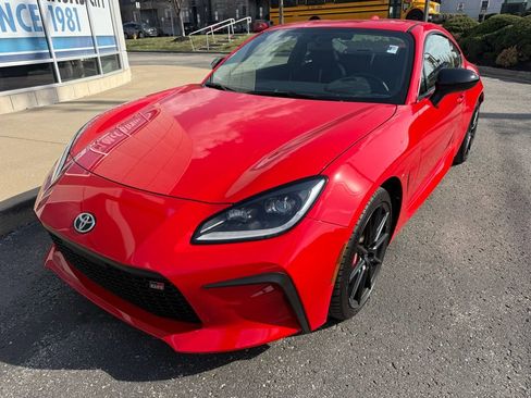 Used 2025 Toyota GR86 Premium w/ Performance Package image 9