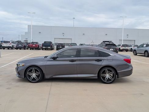 Used 2021 Honda Accord Touring image 3