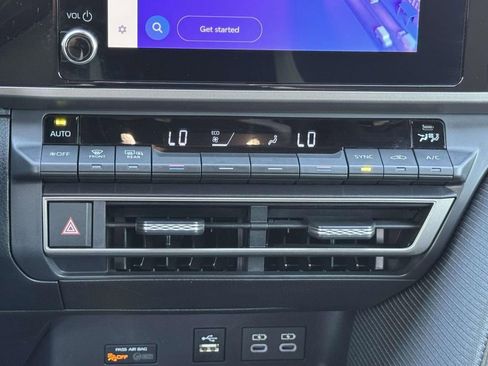 Used 2025 Toyota Camry SE FWD image 5