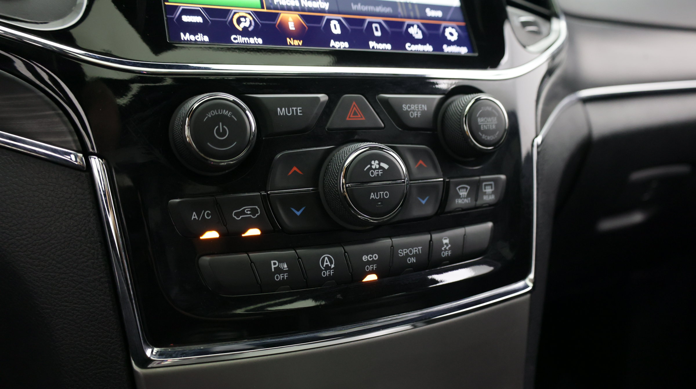 Used 2020 Jeep Grand Cherokee Limited w/ Luxury Group II RWD image 17