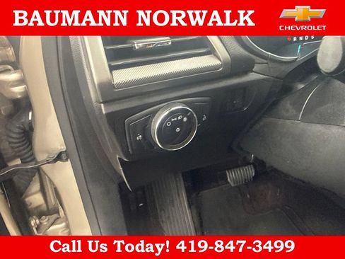Used 2017 Ford Fusion SE w/ Fusion SE Technology Package FWD image 15