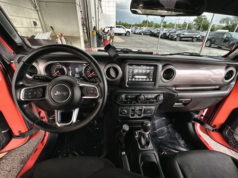 Used 2018 Jeep Wrangler Unlimited Sahara AWD/4WD image 31