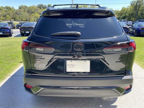 Used 2024 Toyota Corolla Cross SE image 18