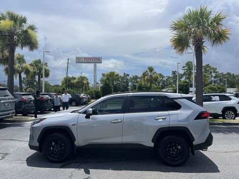 Used 2025 Toyota RAV4 XLE w/ Convenience Package FWD image 7