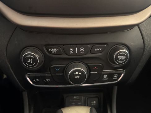 Used 2015 Jeep Cherokee Latitude w/ Trailer Tow Group FWD image 26