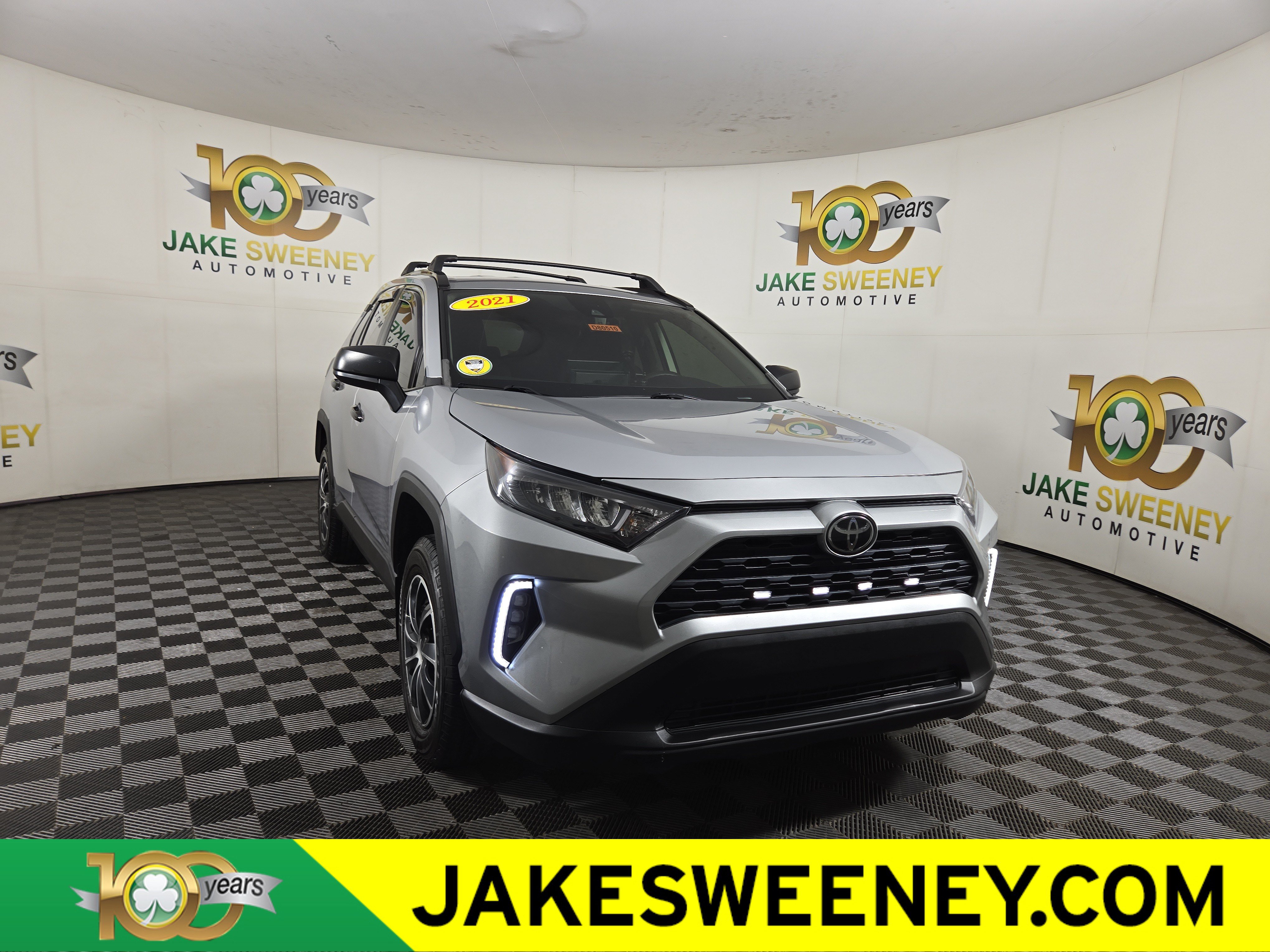 Used 2021 Toyota RAV4 LE FWD image 1