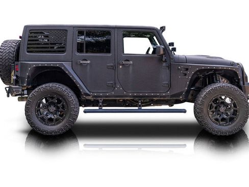 Used 2017 Jeep Wrangler Unlimited Rubicon w/ Connectivity Group AWD/4WD image 2