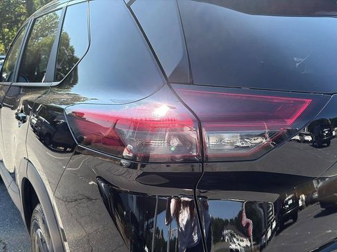Certified 2025 Nissan Rogue SV AWD/4WD image 16