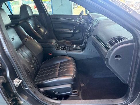 Used 2019 Chrysler 300 S AWD/4WD image 21