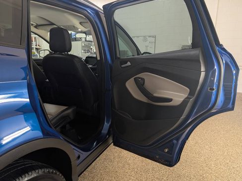 Used 2019 Ford Escape SEL w/ SEL Sport Appearance Package AWD/4WD image 18