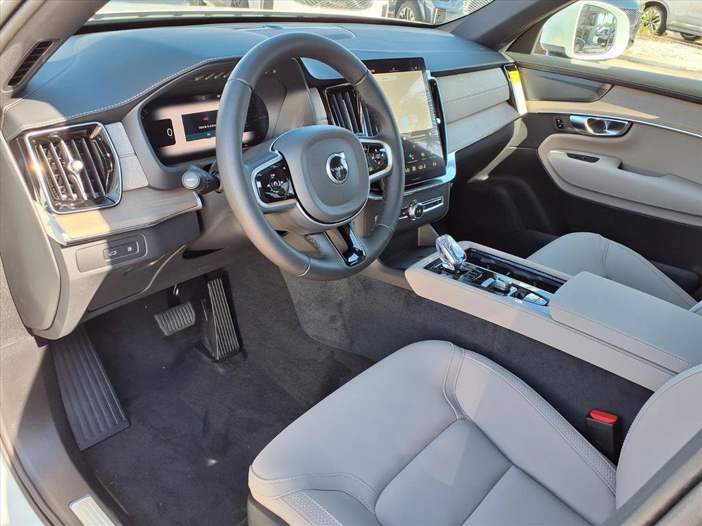 New 2026 Volvo XC90 T8 Plus w/ Protection Package Premier AWD/4WD image 12
