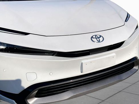 Certified 2026 Toyota Prius XLE FWD image 29