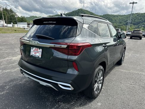 Used 2023 Kia Seltos S w/ Navigation Package AWD/4WD image 2