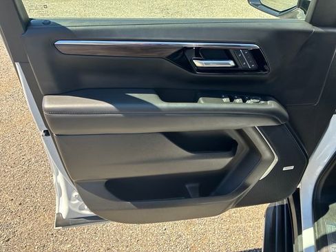 Used 2025 Chevrolet Tahoe LT w/ Advanced Technology Package AWD/4WD image 10