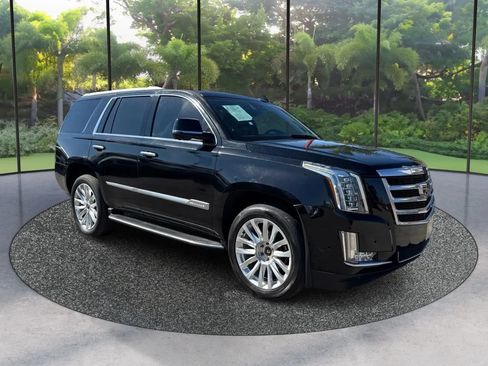 Used 2020 Cadillac Escalade Luxury AWD/4WD image 3