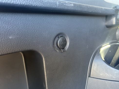 Used 2008 Kia Sorento LX w/ Sport Pkg image 11