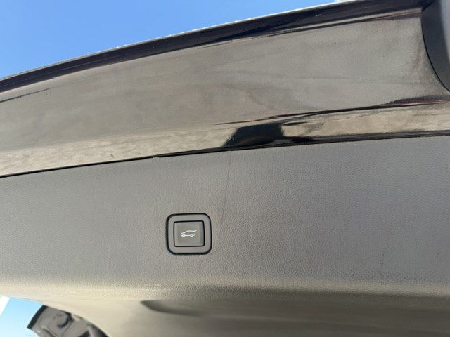 Used 2023 Chevrolet Traverse RS AWD/4WD image 37