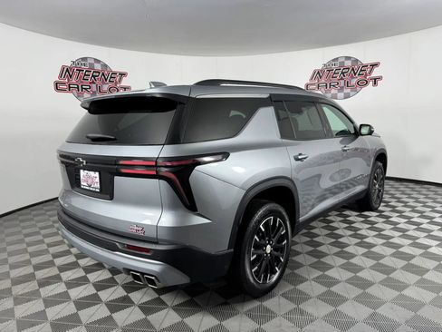 Used 2025 Chevrolet Traverse LT w/ Sun and Wheel Package AWD/4WD image 7