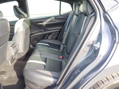 Used 2025 Toyota Camry SE image 8