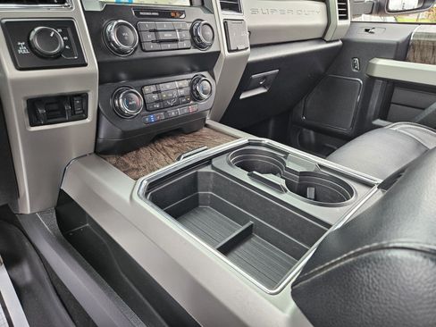 Used 2019 Ford F250 Lariat w/ Lariat Ultimate Package AWD/4WD image 24