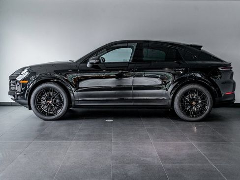 Certified 2025 Porsche Cayenne Coupe AWD/4WD image 2